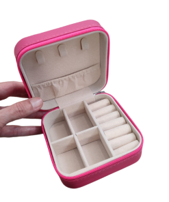 Alternative view of Joyero Mama